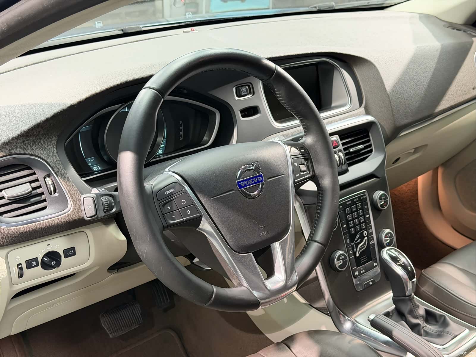 Volvo V40, 2014 8