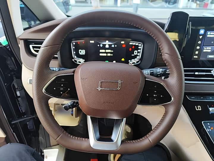 Bestune M9 2023 2.0T zhi zun xing