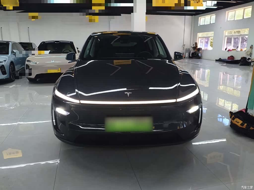 Tesla Model Y, 2025 3