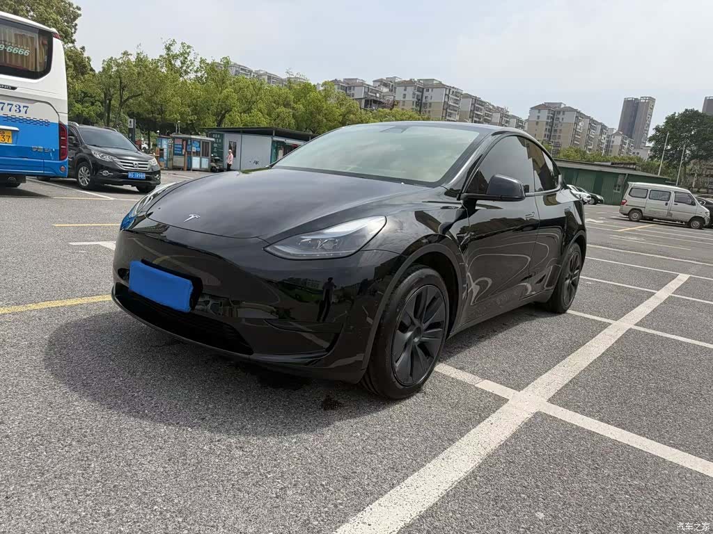 Tesla Model Y, 2024 1