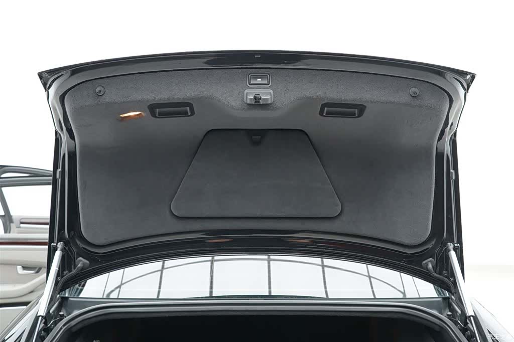 Audi A8L, 2010 27