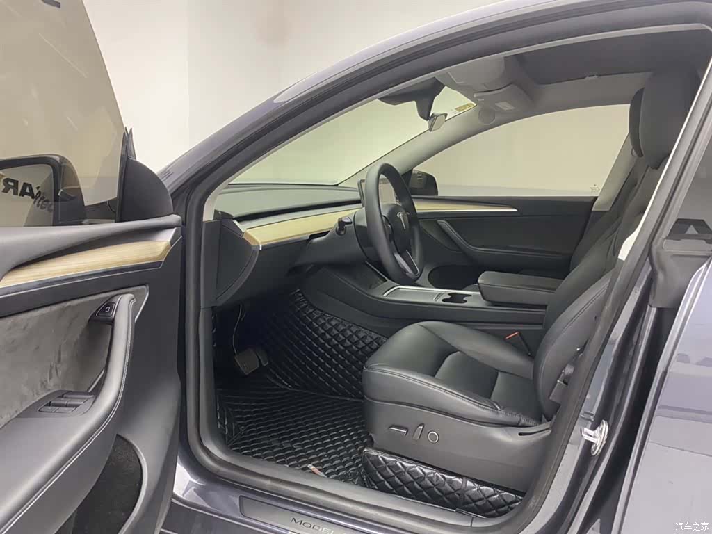 Tesla Model Y, 2021 17
