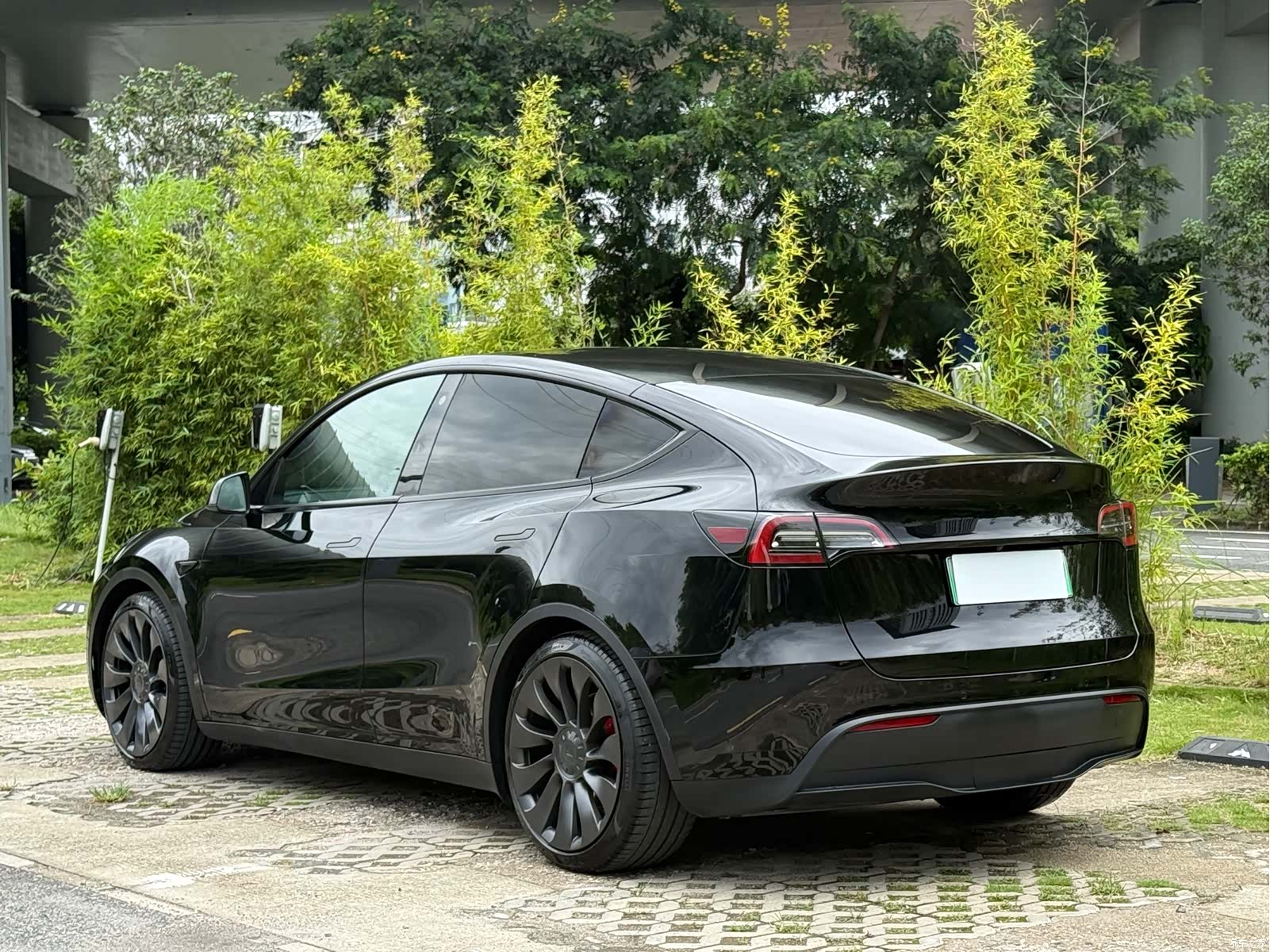 Tesla Model Y, 2021 4