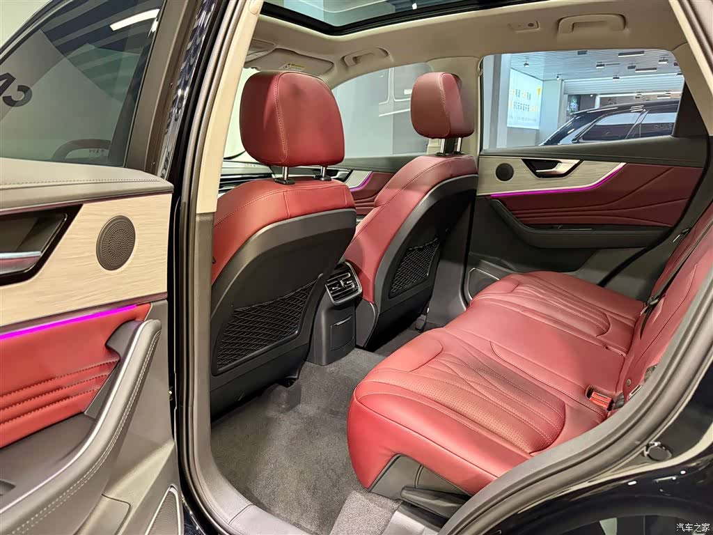Hongqi HS5, 2024 28