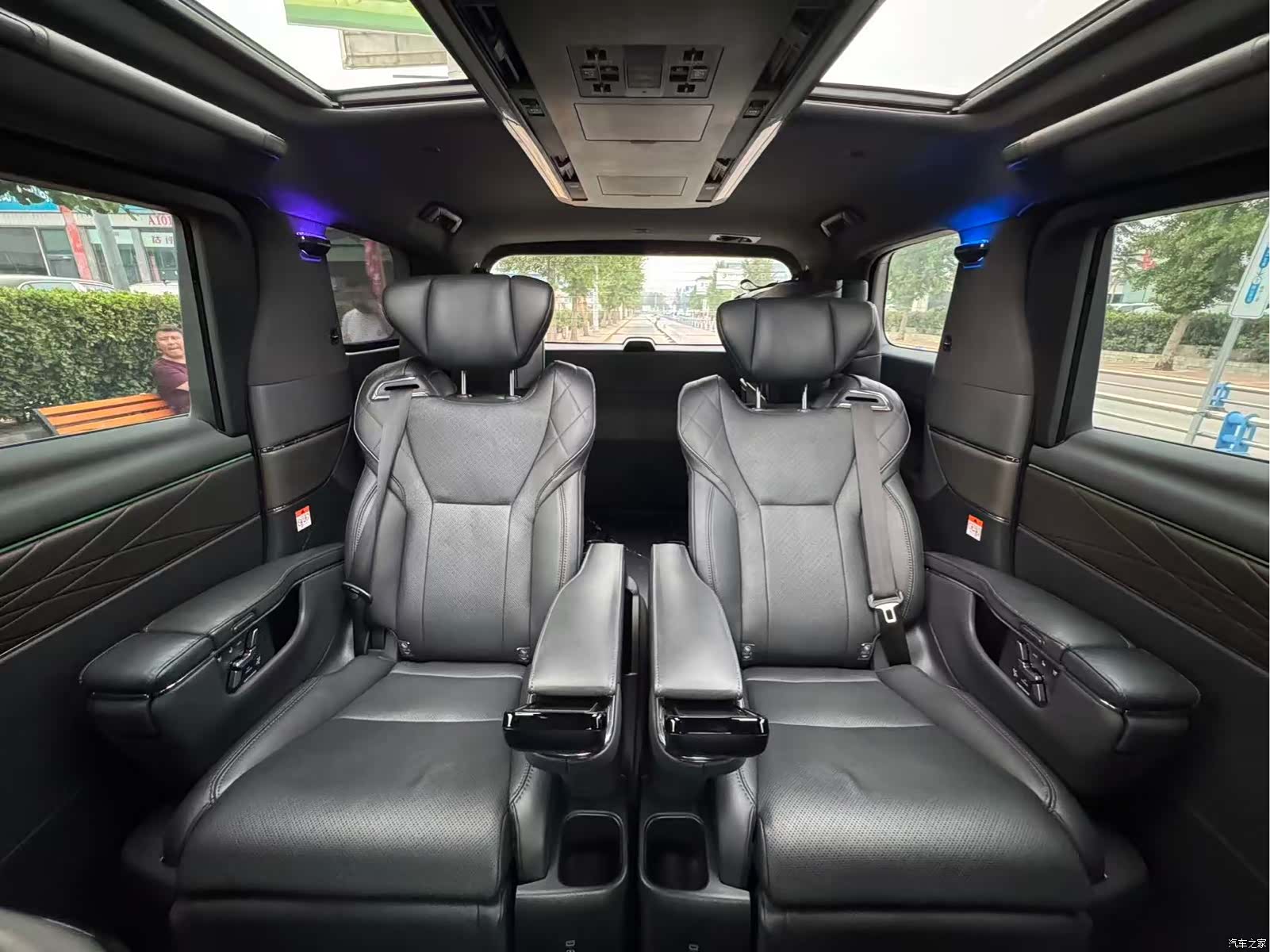 Toyota Alphard, 2024 все фото