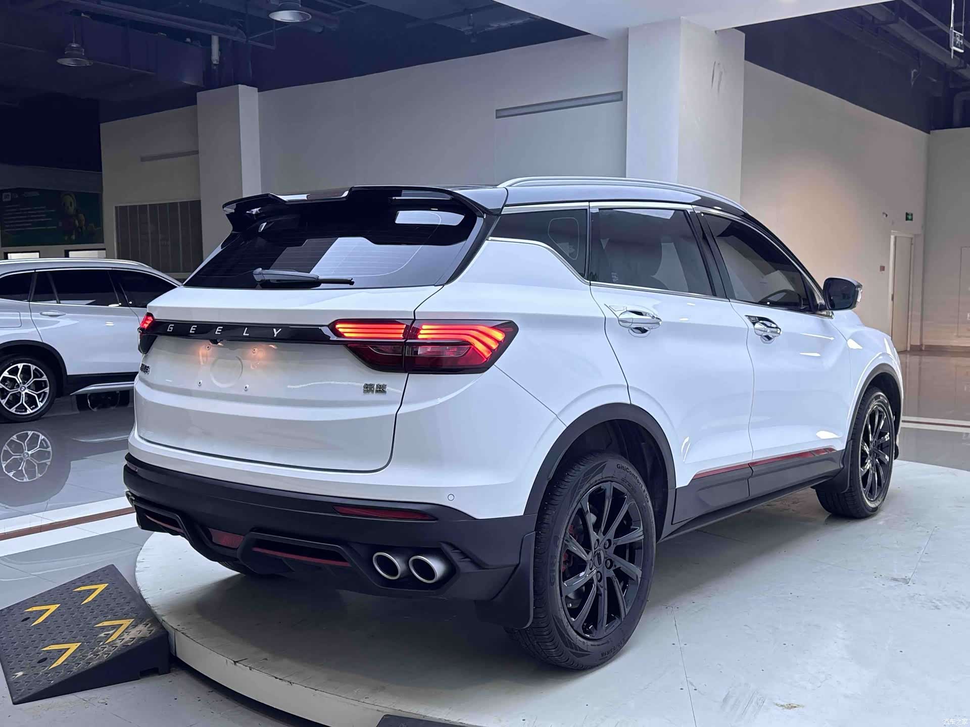 Geely Coolray, 2022 все фото