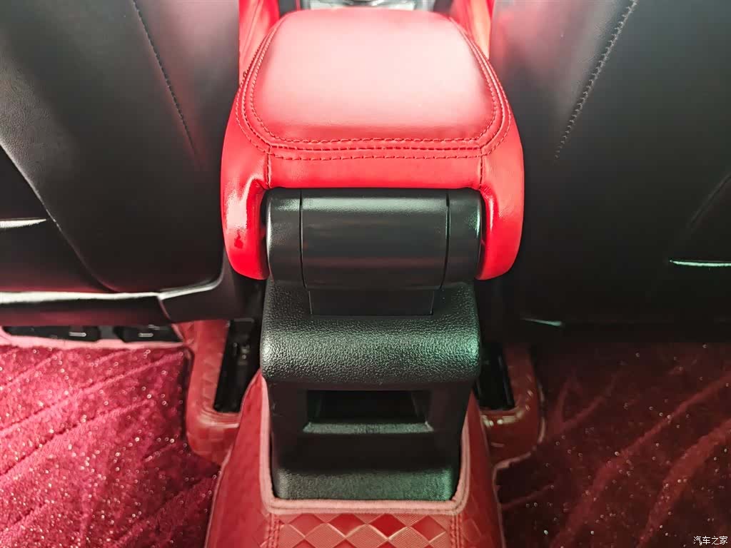 Audi Q2L, 2024 11