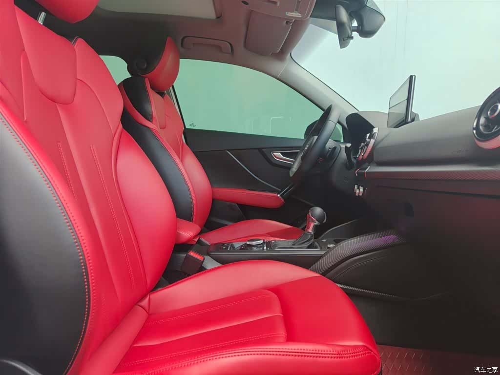 Audi Q2L, 2024 13