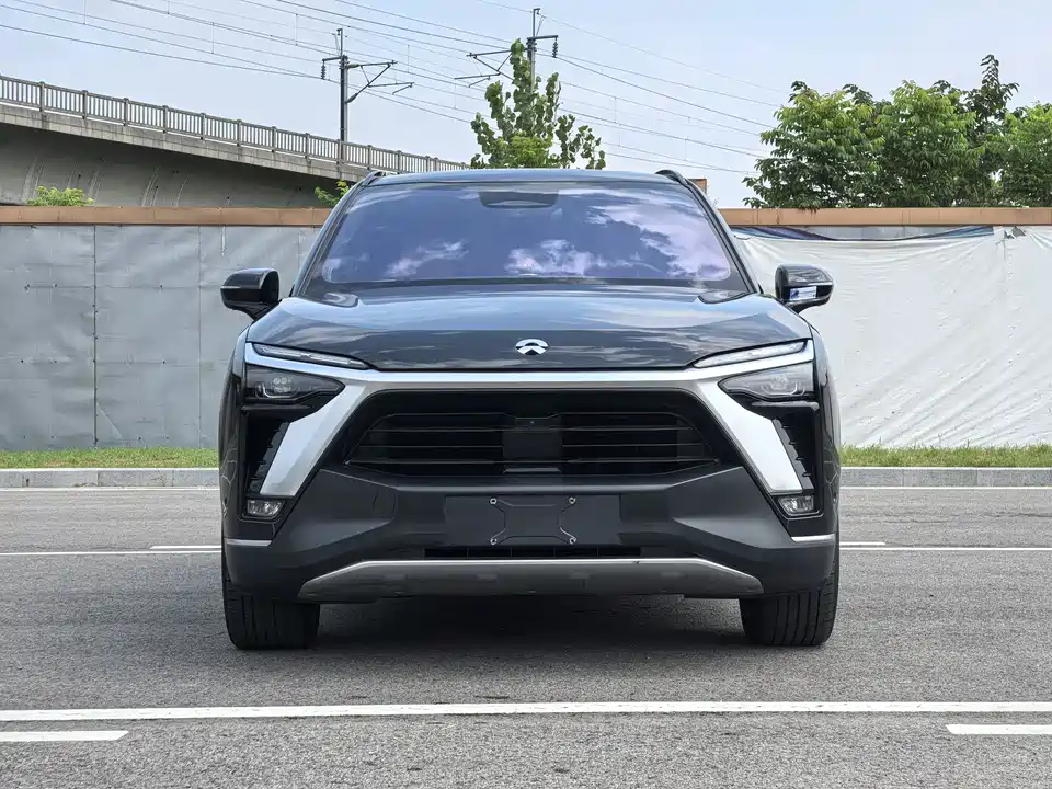 NIO ES8