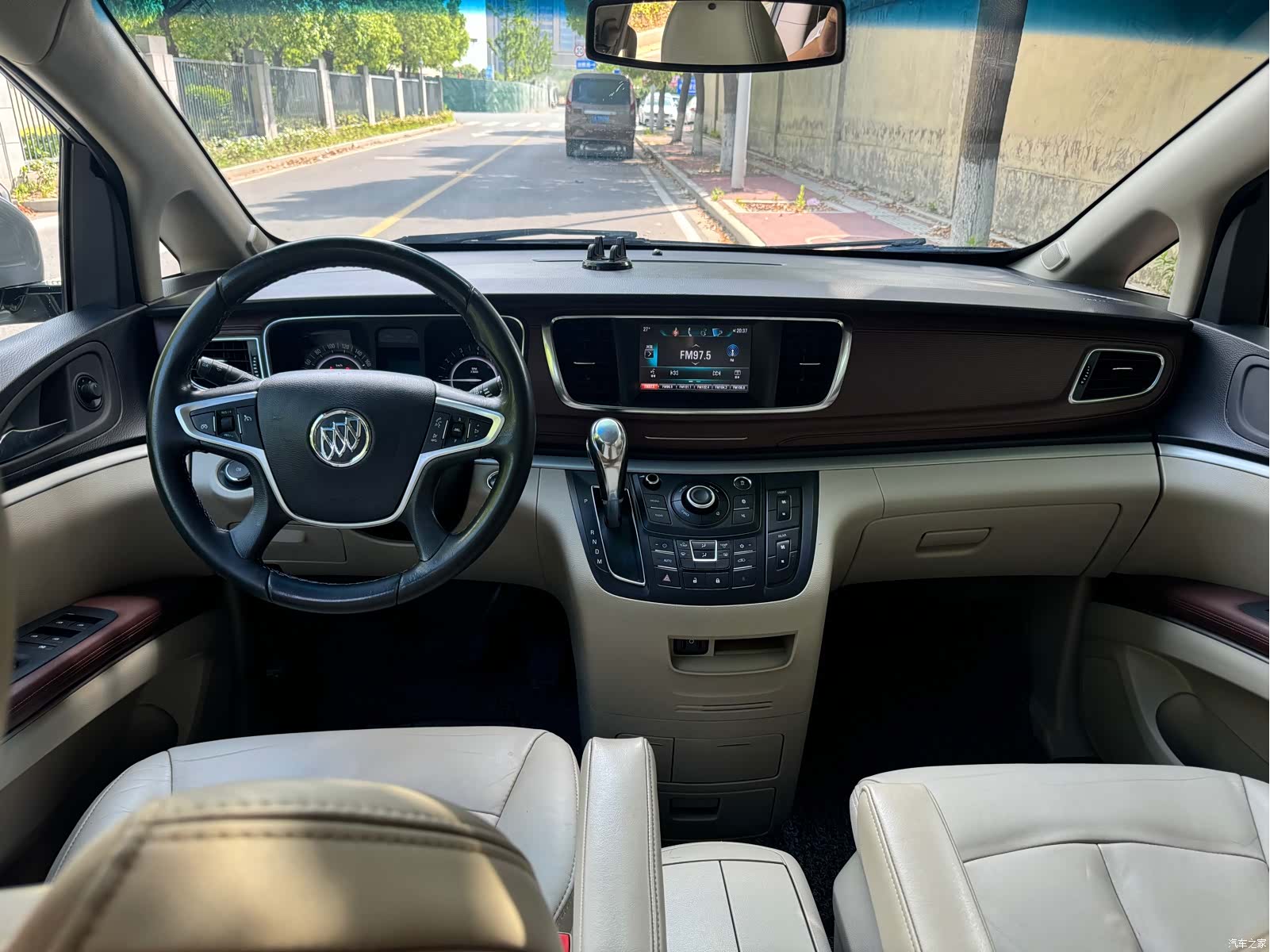 Buick GL8, 2017 8