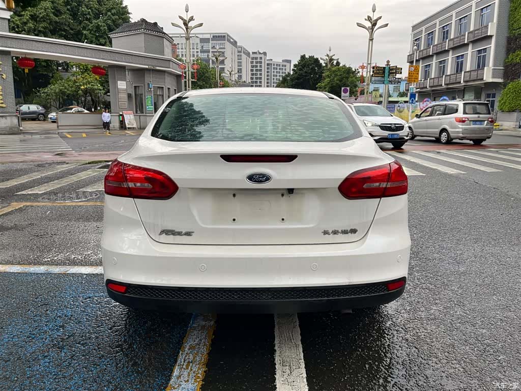 Ford Focus, 2015 9