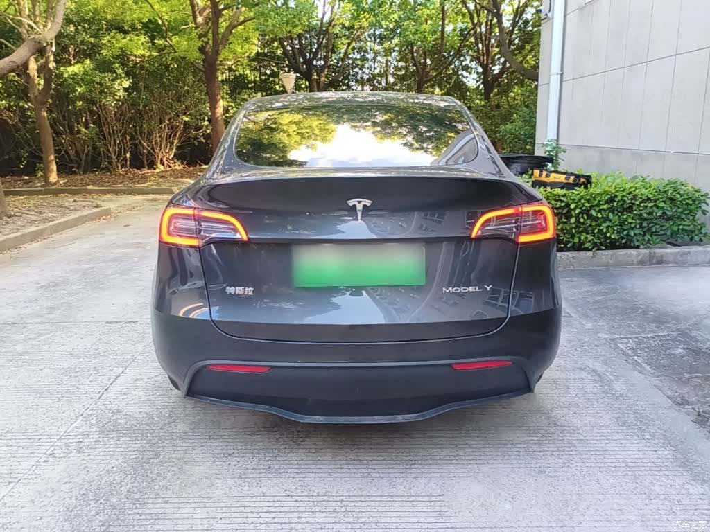 Tesla Model Y, 2024 6