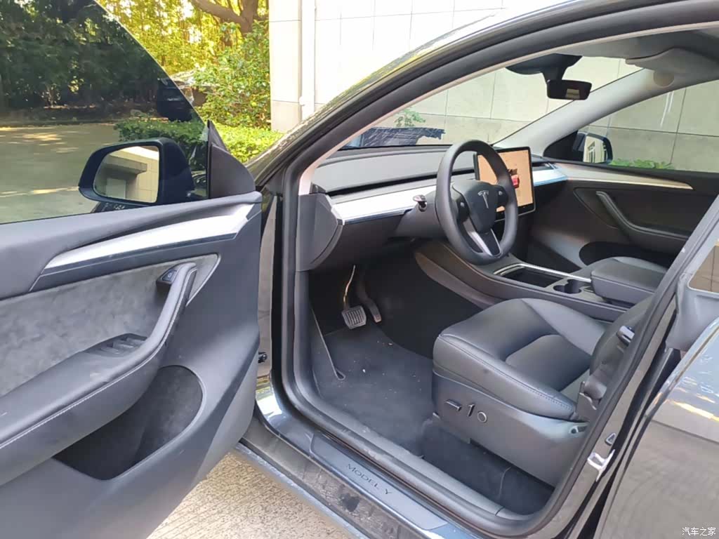 Tesla Model Y, 2024 16