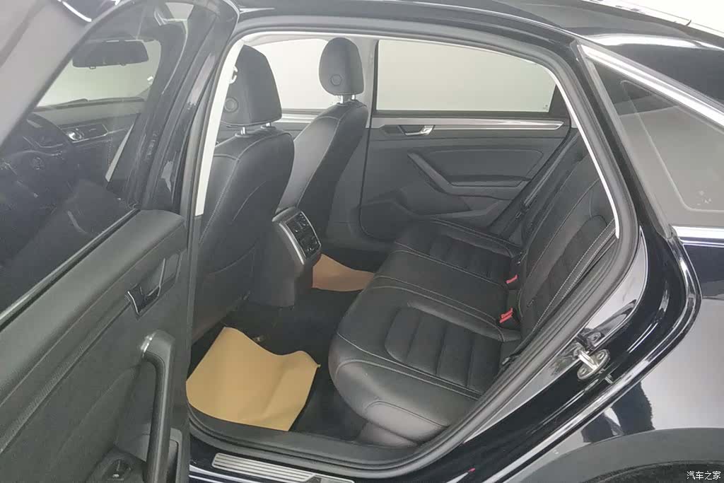 Volkswagen Passat, 2019 11