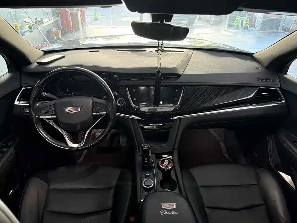 Cadillac XT6