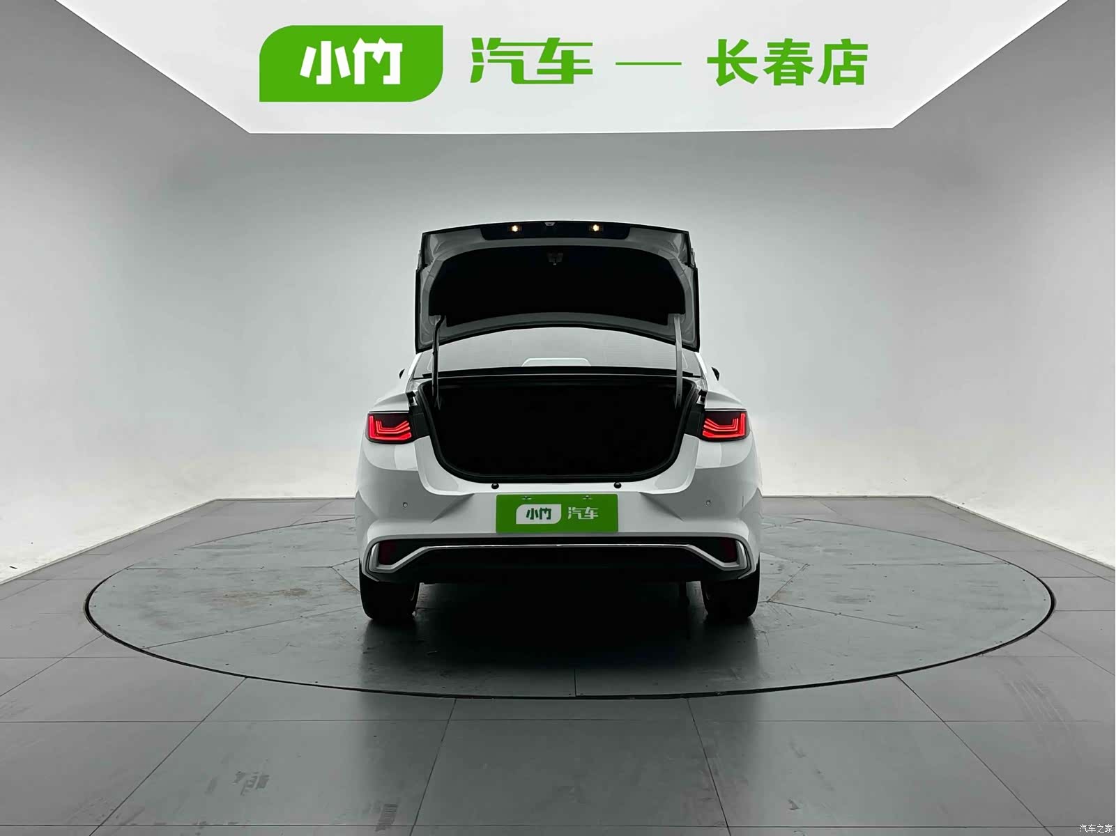 Geely Emgrand, 2022 все фото