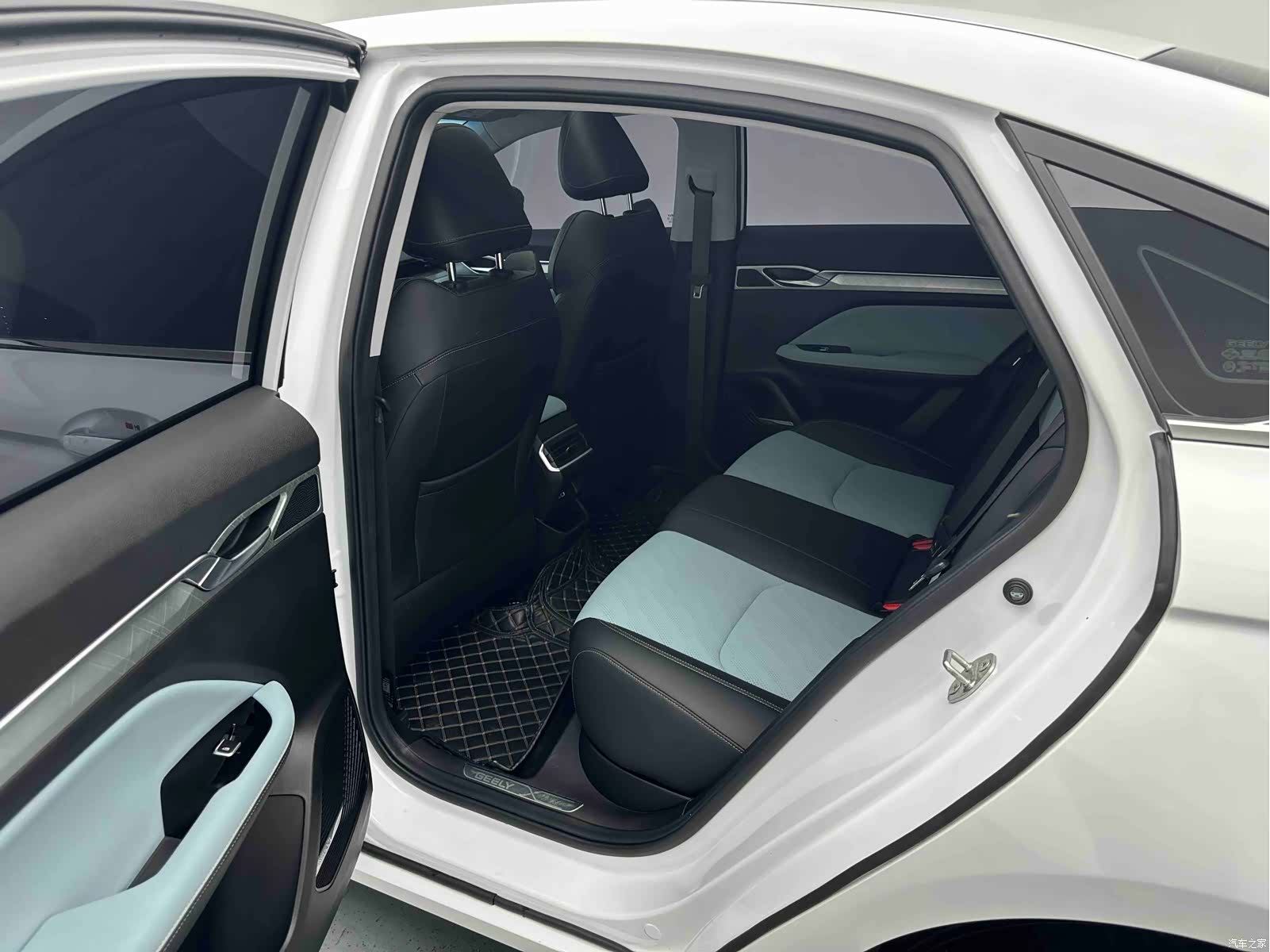 Geely Emgrand, 2022 12