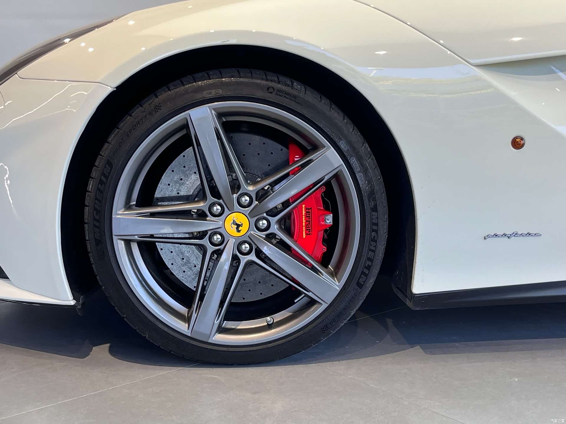 Ferrari F12ber, 2013 4