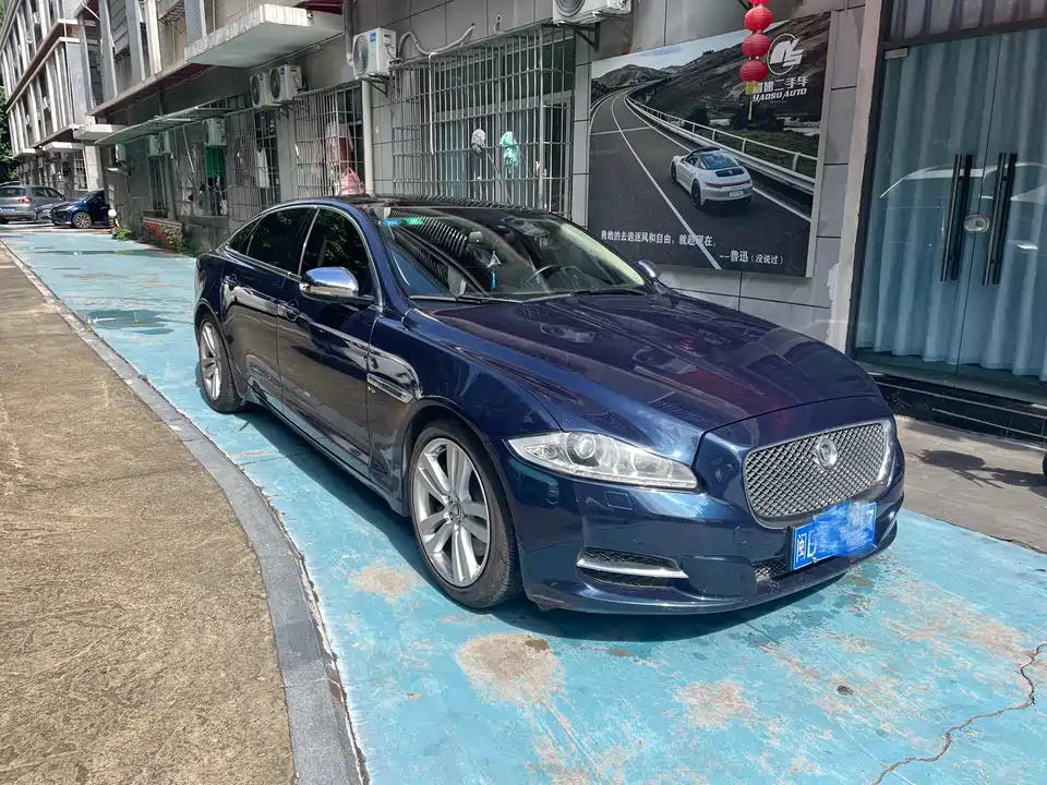Jaguar XJ