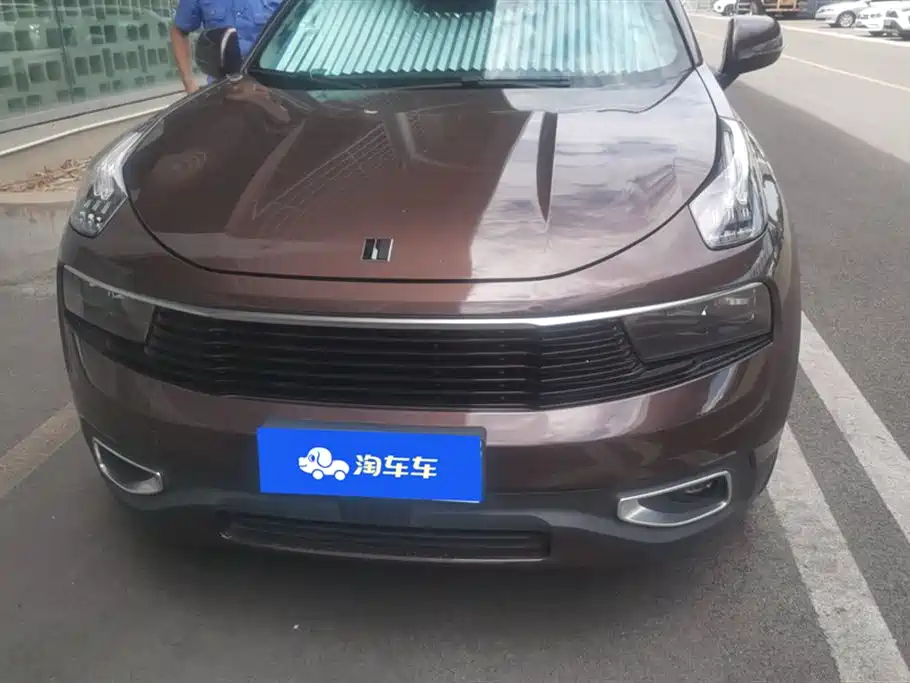 Lynk & Co 01