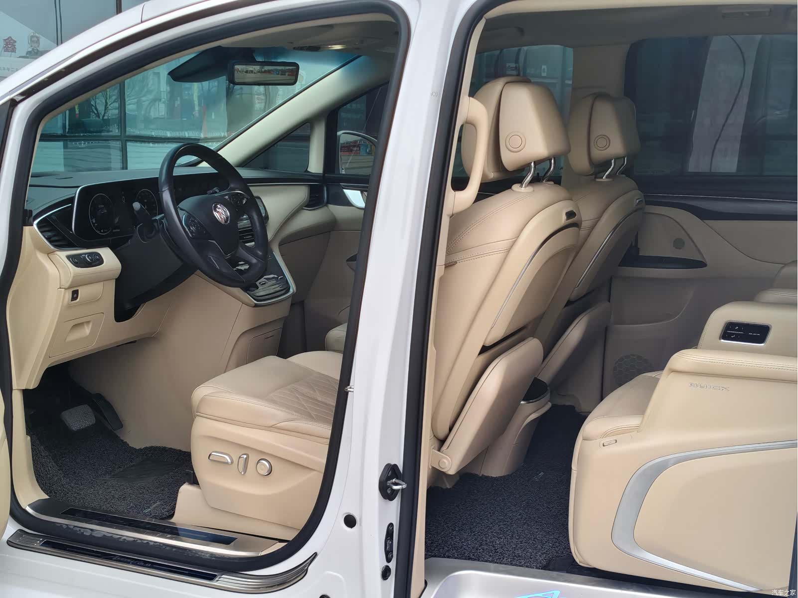 Buick GL8, 2022 13