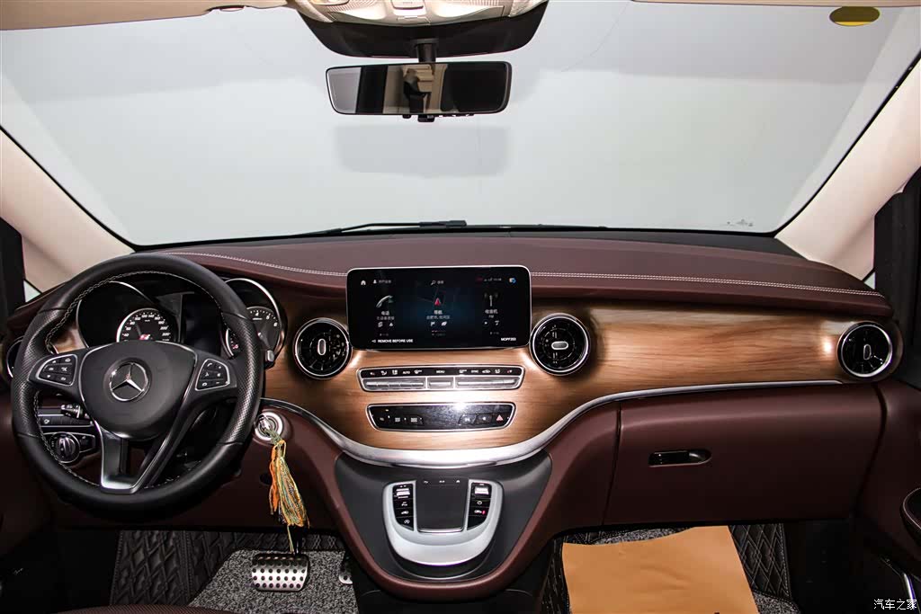 Mercedes-Benz V-Class, 2023 16