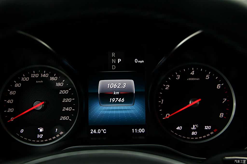 Mercedes-Benz V-Class, 2023 14