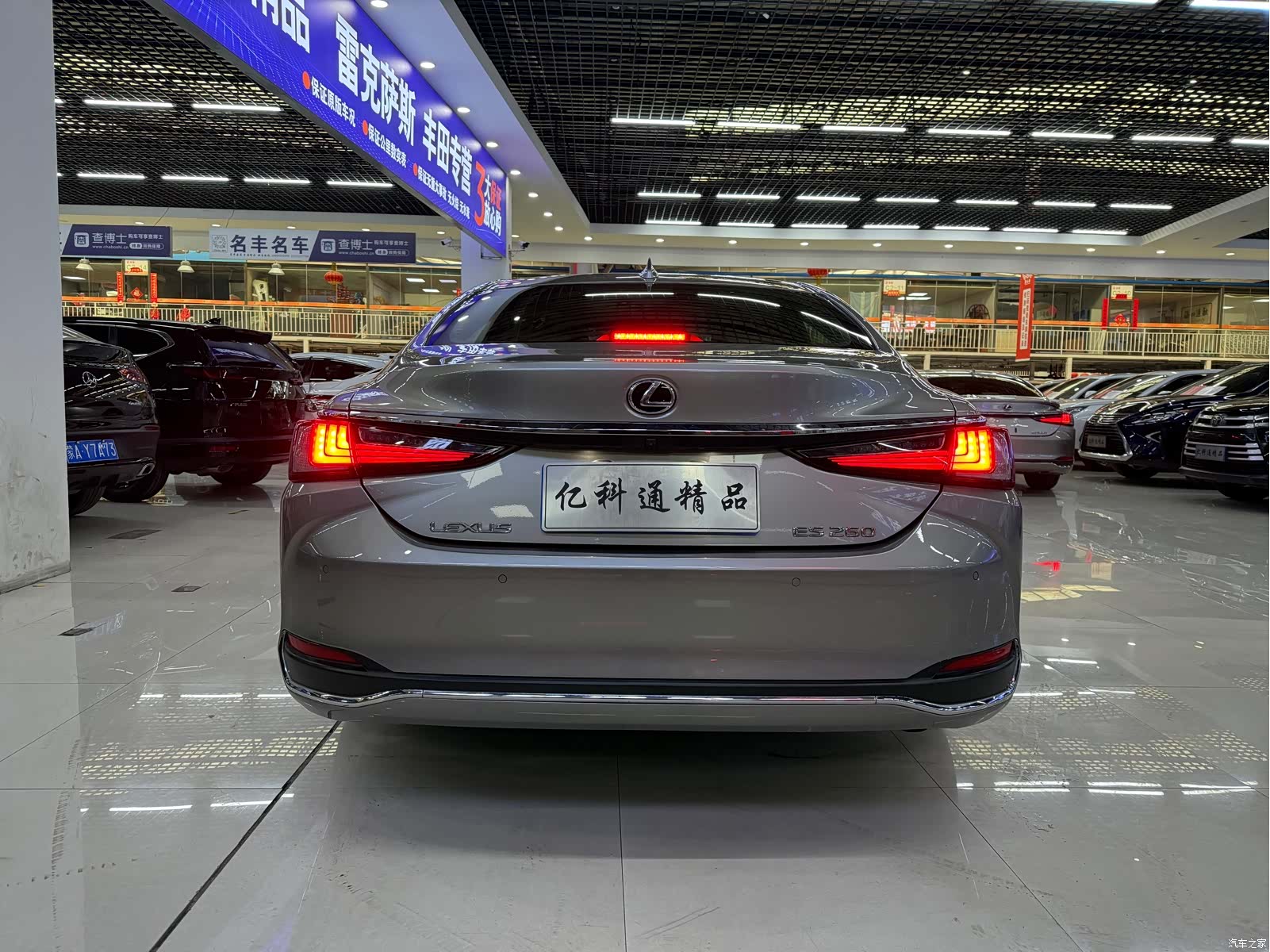 Lexus ES, 2019 4