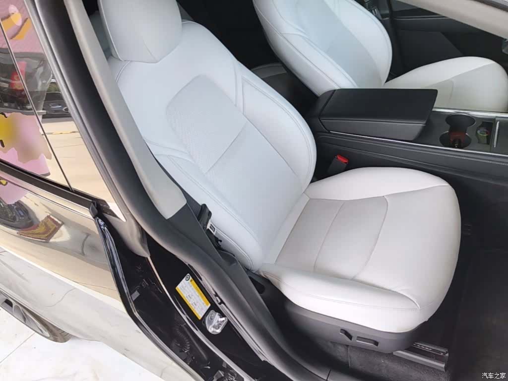 Tesla Model Y, 2023 25