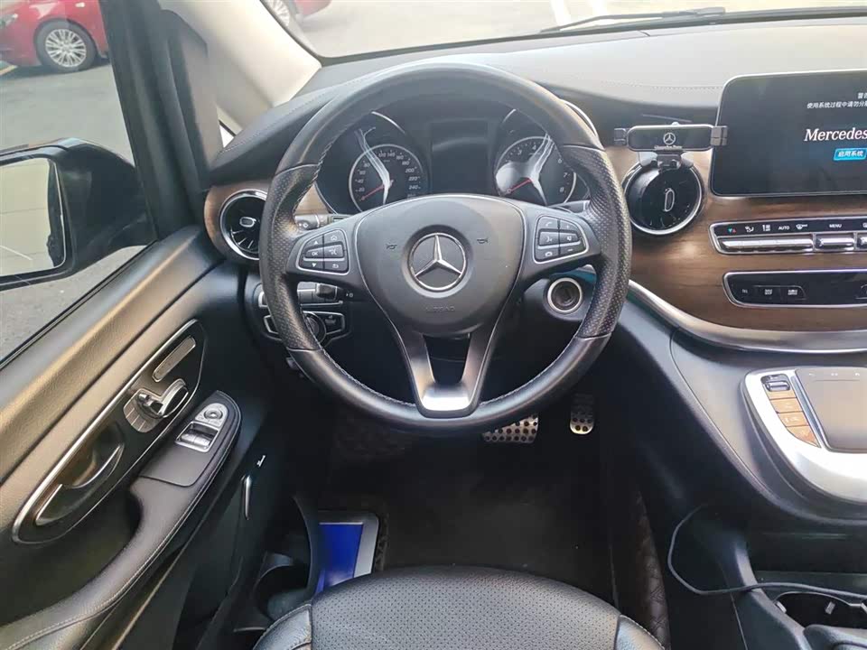 Mercedes-Benz V-class