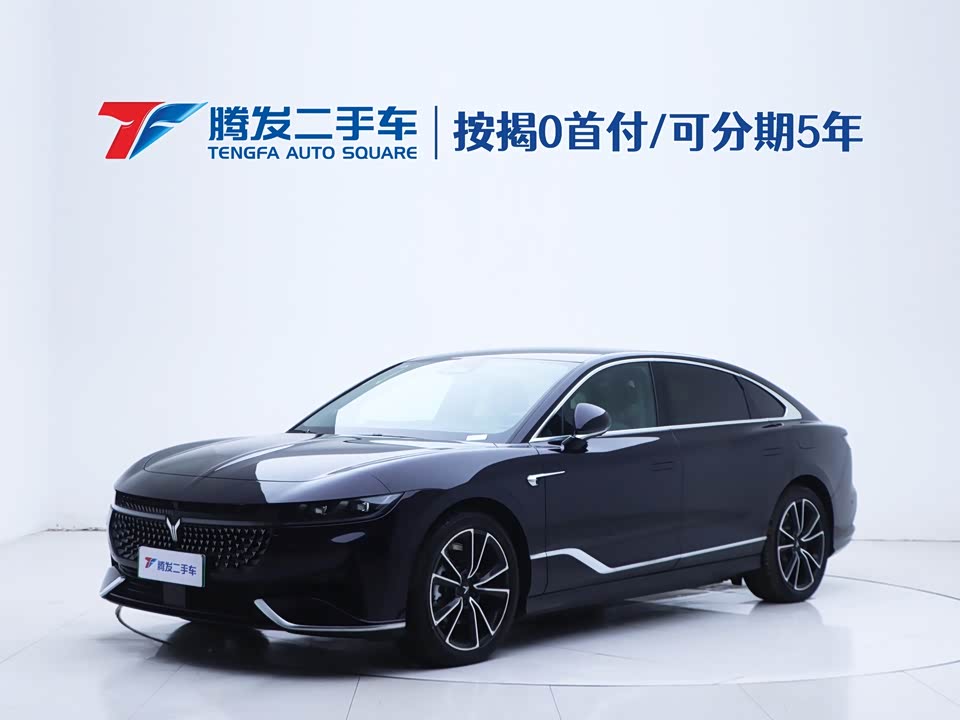 VOYAH Lantu chasing light