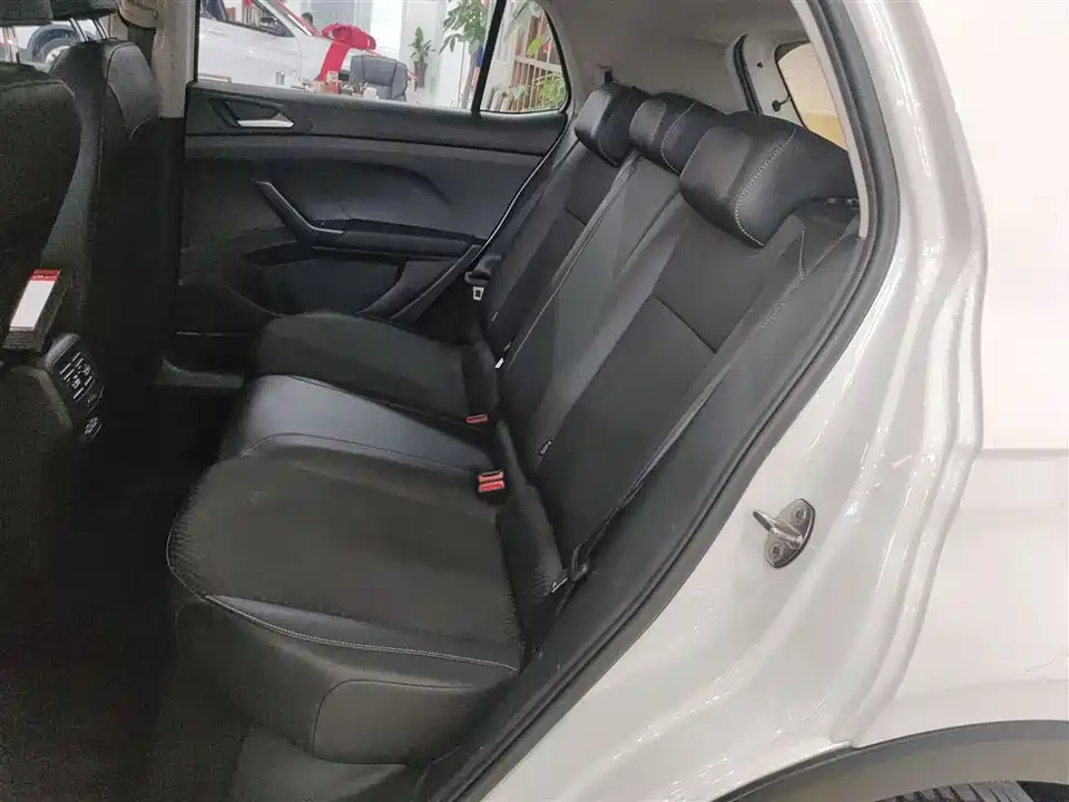Volkswagen Exploring the shadow