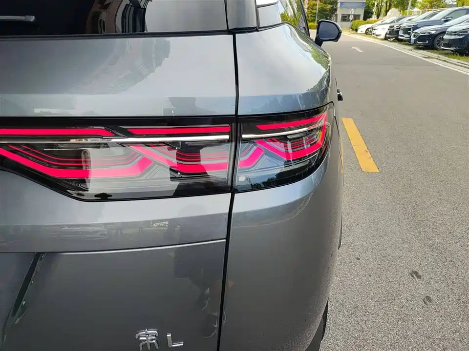 BYD Song L DM-i