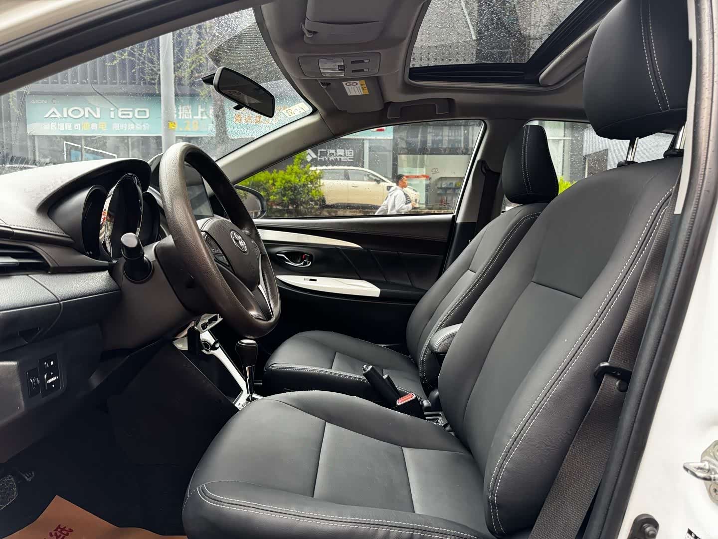 Toyota YARiS L, 2015 все фото