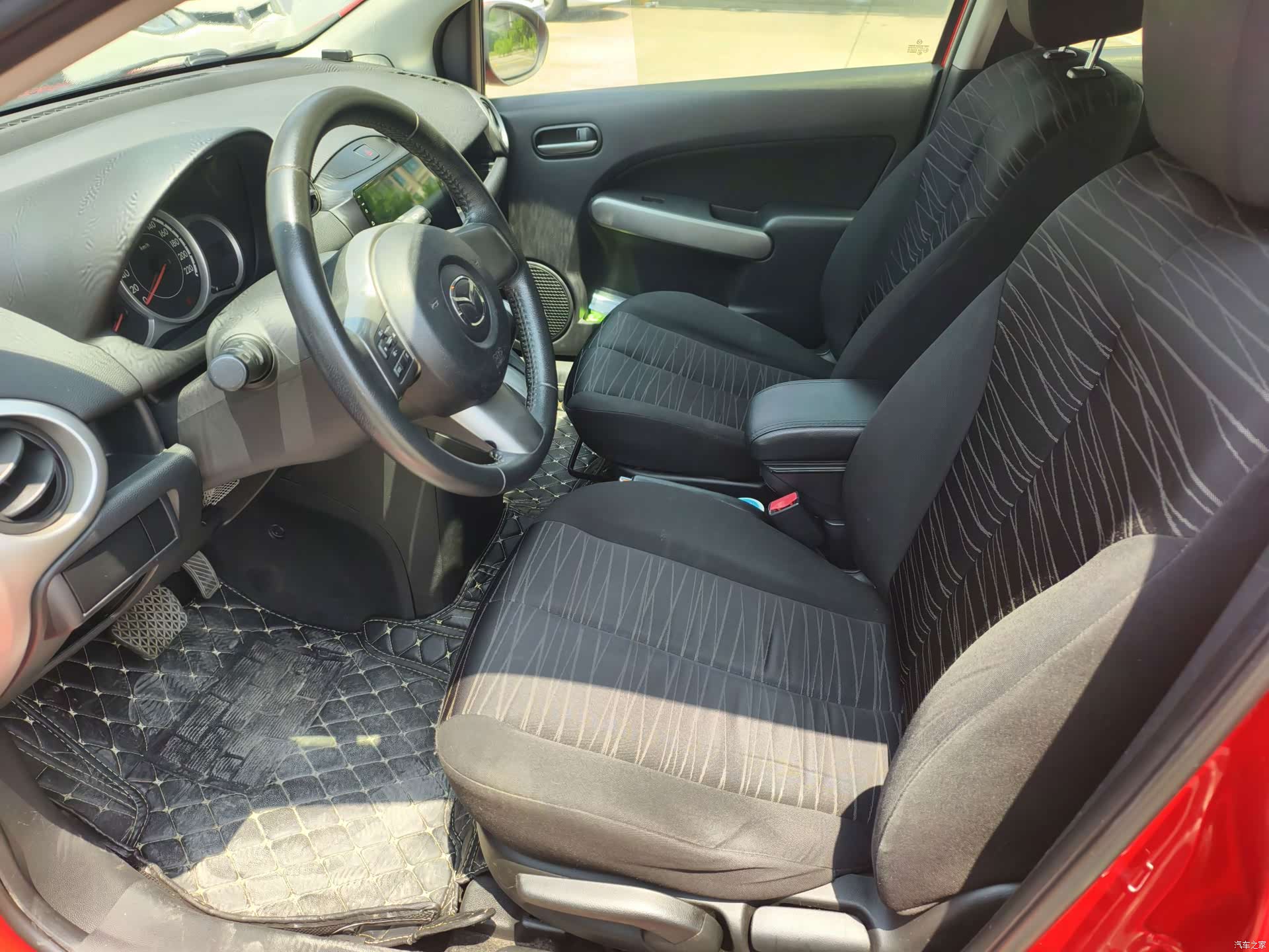 Mazda 2, 2013 6
