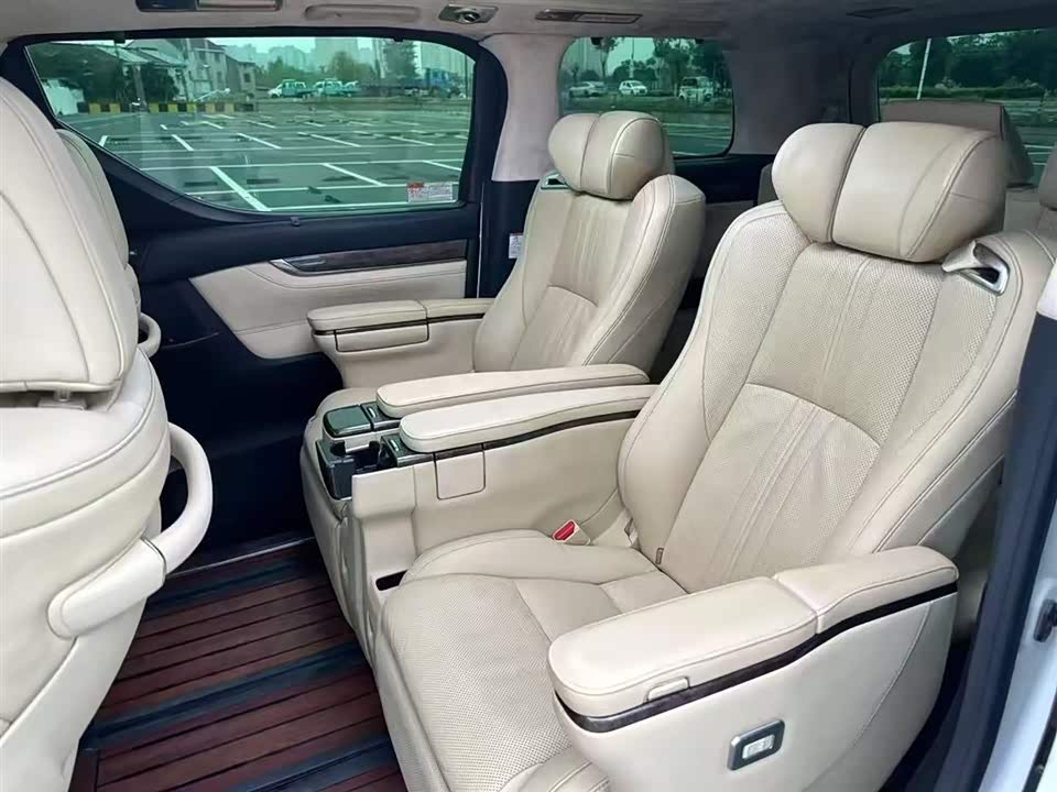Toyota Elfa