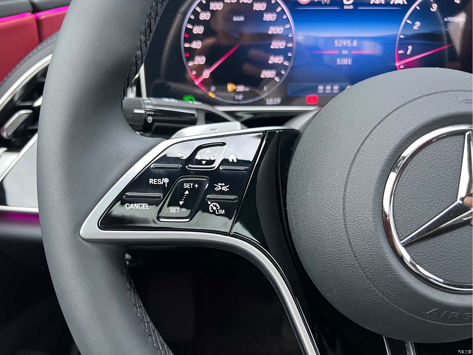 Mercedes-Benz E-Class, 2025 30