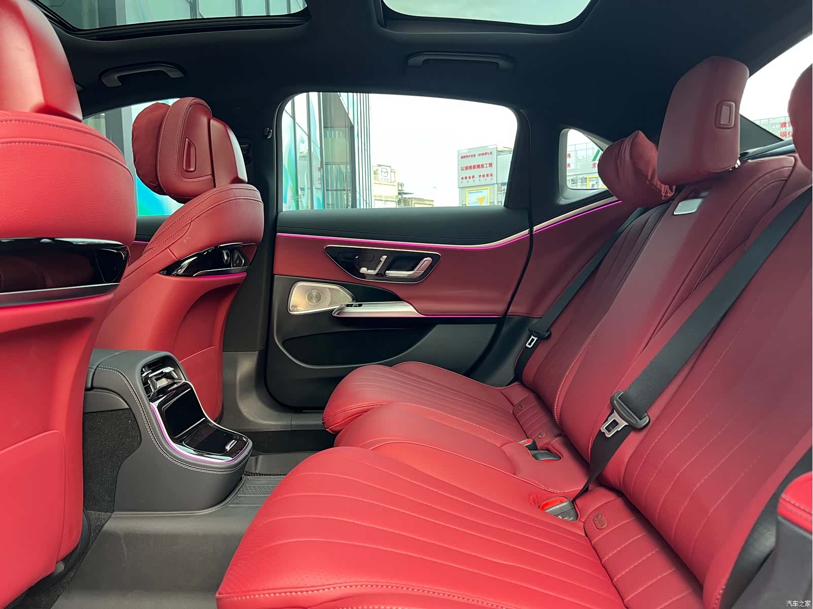 Mercedes-Benz E-Class, 2025 17
