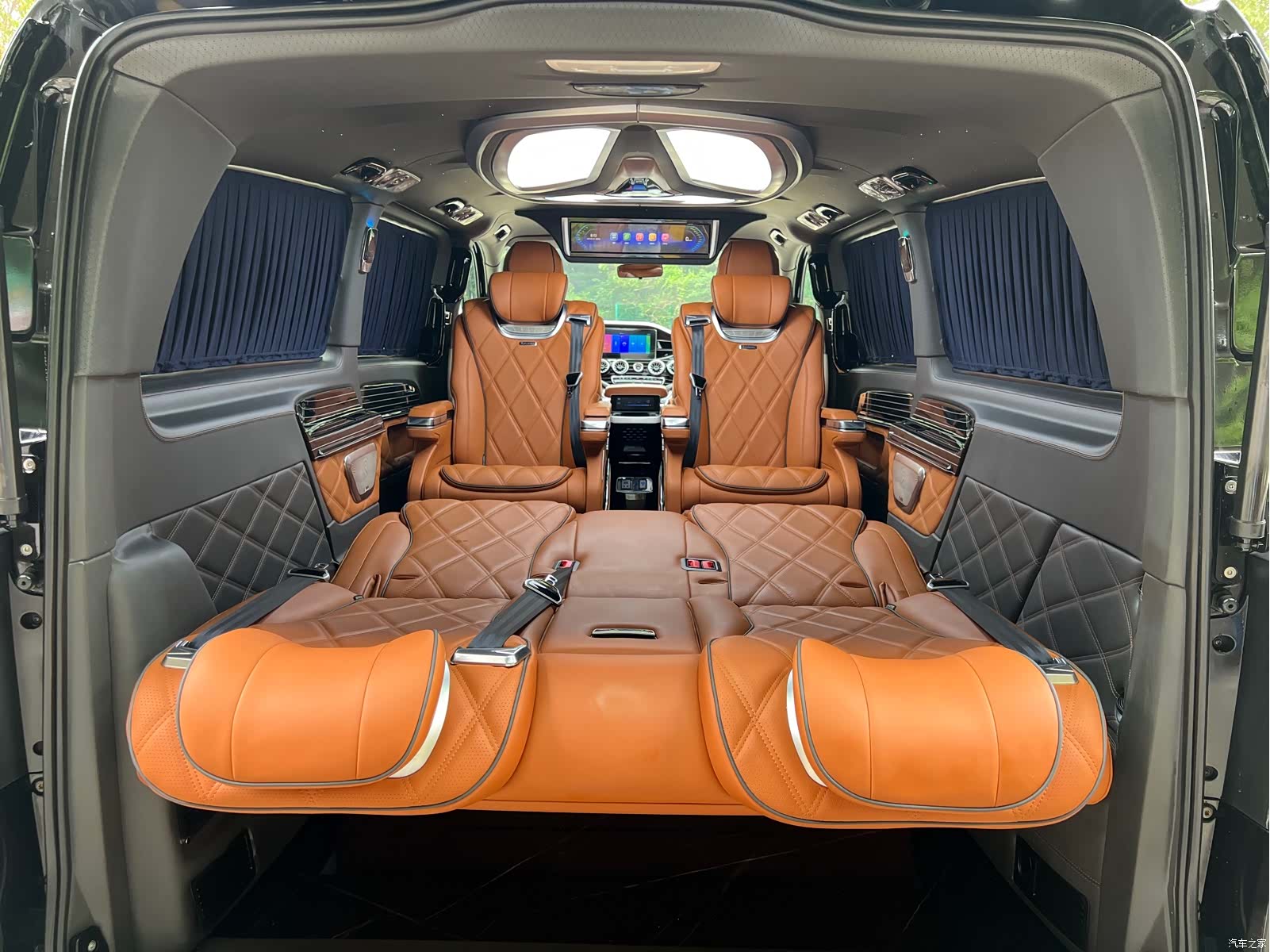 Mercedes-Benz 7, 2024 19