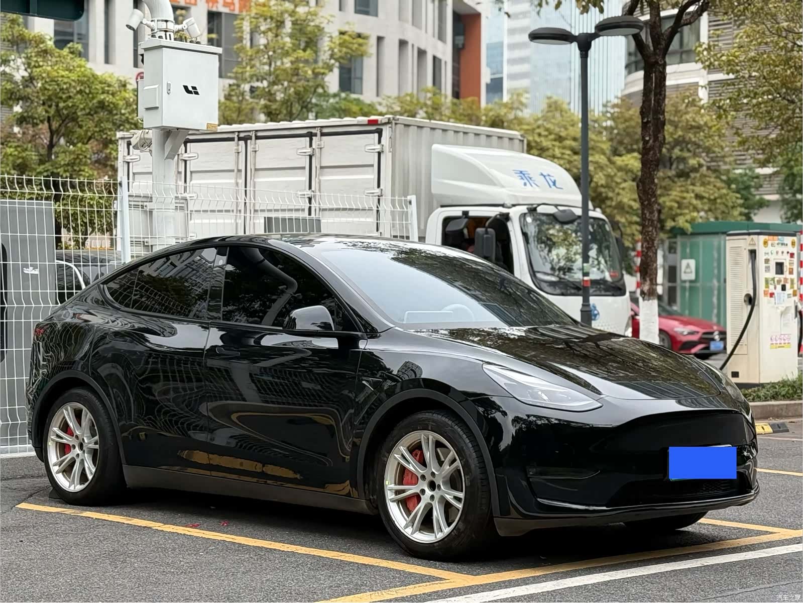 Tesla Model Y, 2021 3