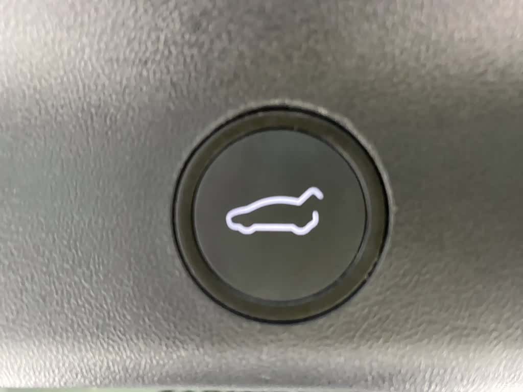 Tesla Model Y, 2024 28