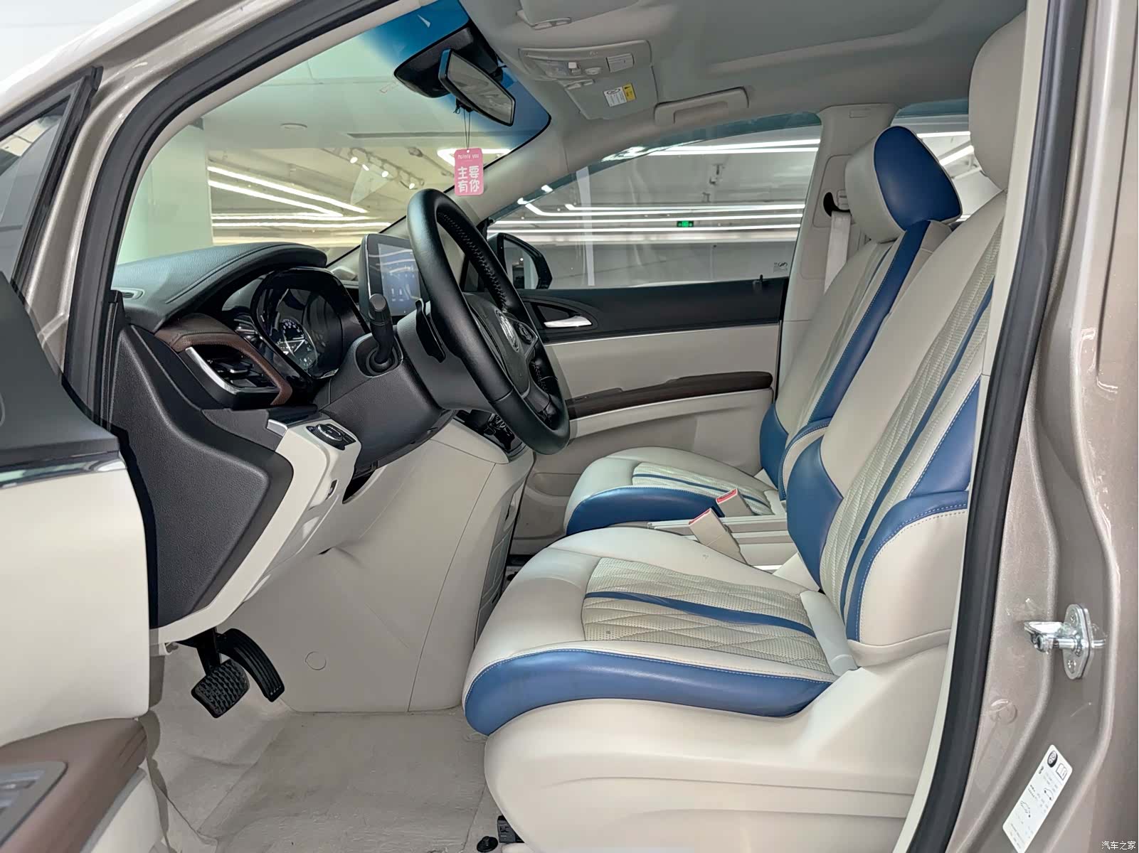 Buick GL8, 2022 4