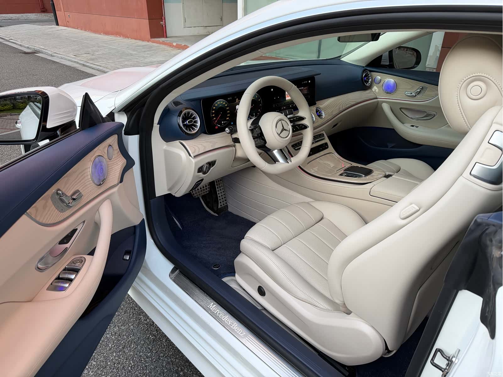 Mercedes-Benz E-Class, 2024 21