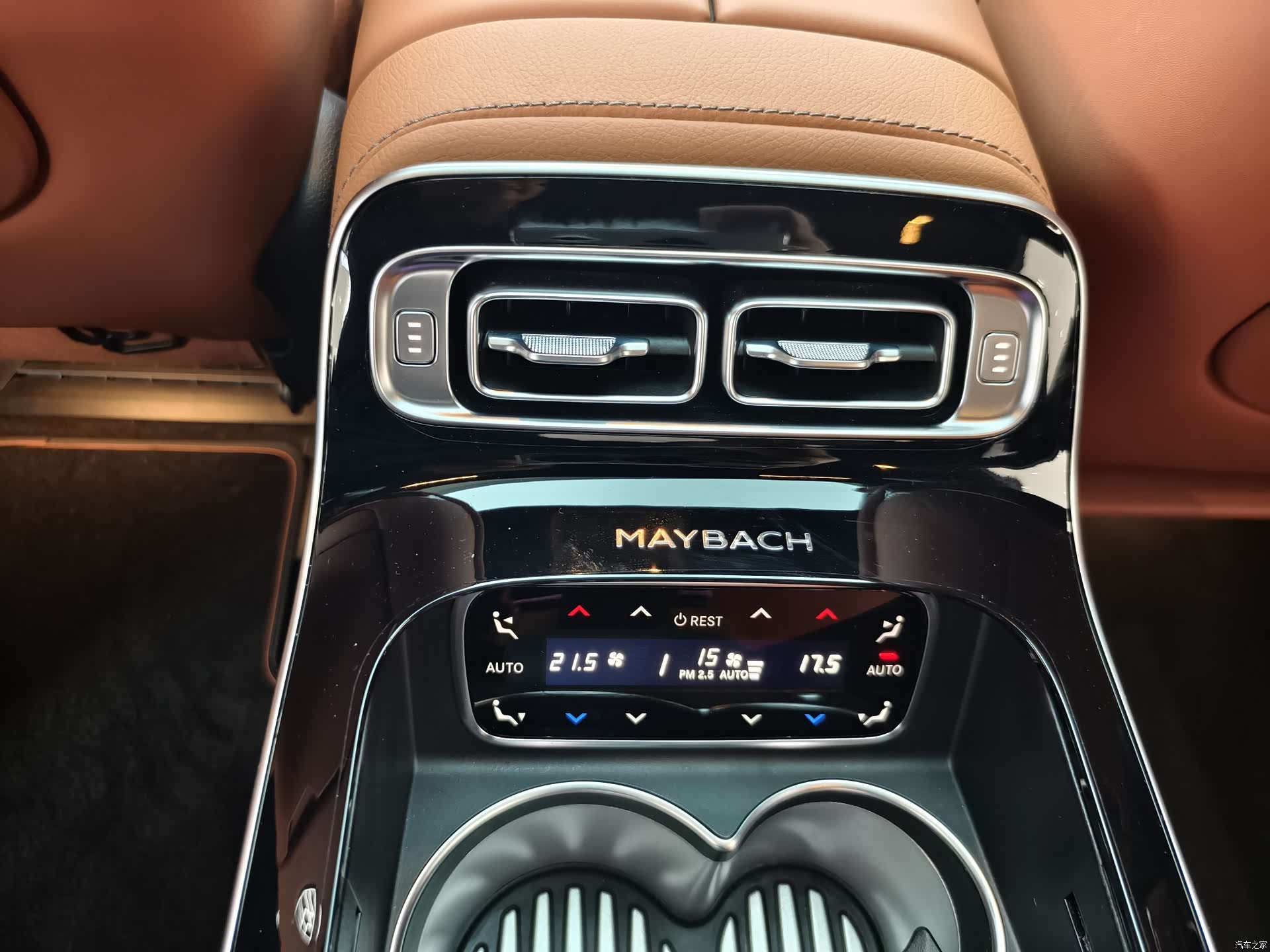 Maybach S-Class, 2023 12