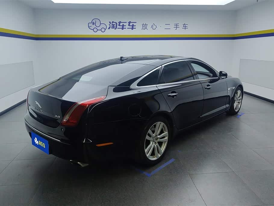 Jaguar XJ