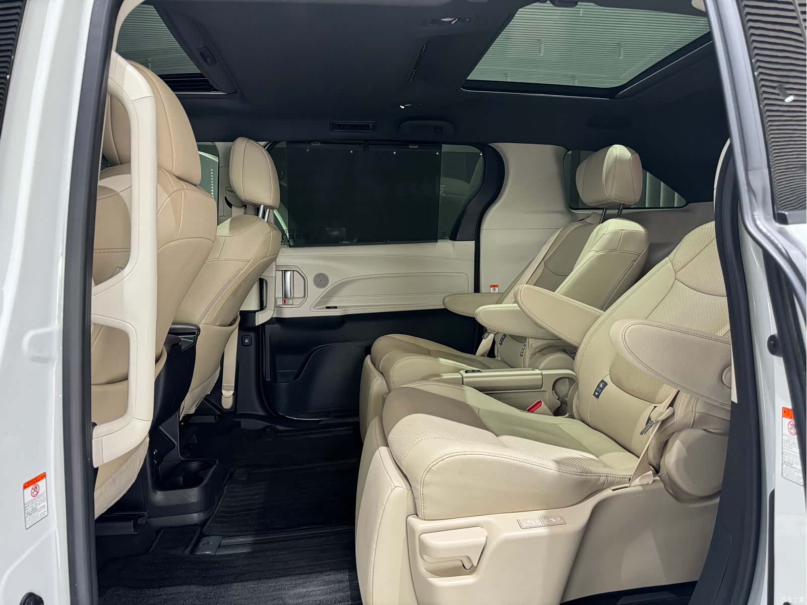 Toyota Granvia, 2023 8