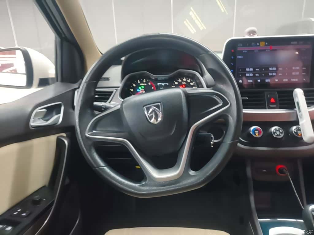 Wuling 310W, 2018 11
