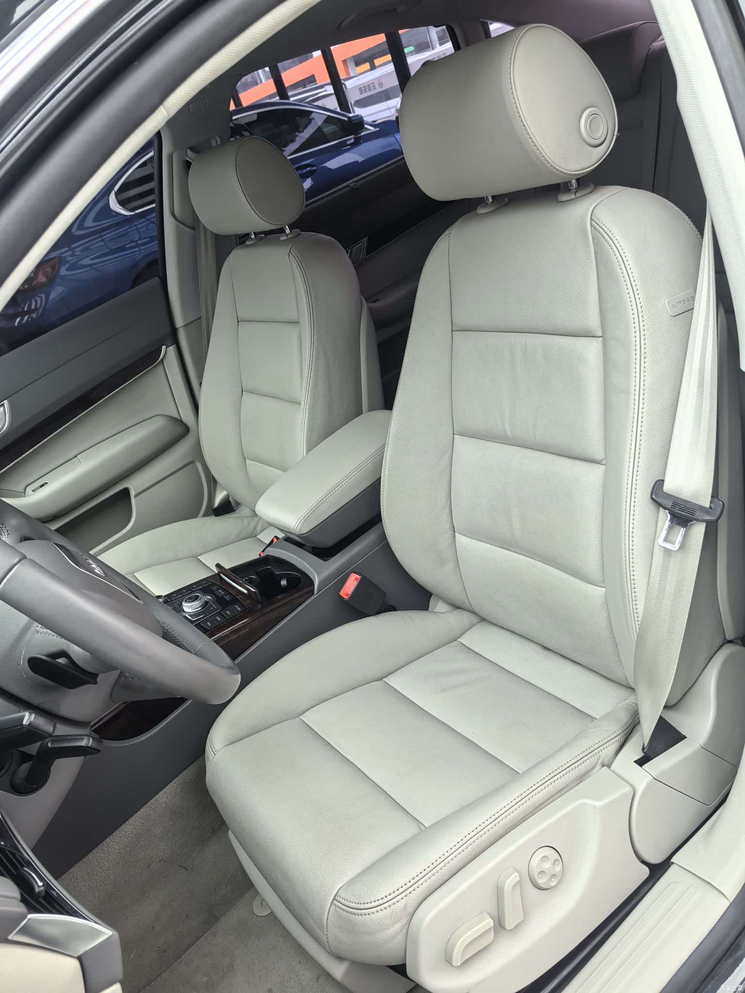 Audi A6L, 2011 9