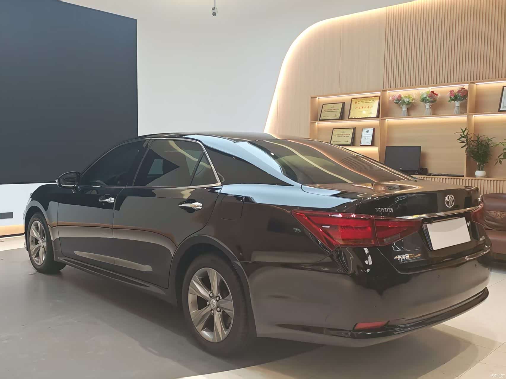 Toyota Crown, 2017 7