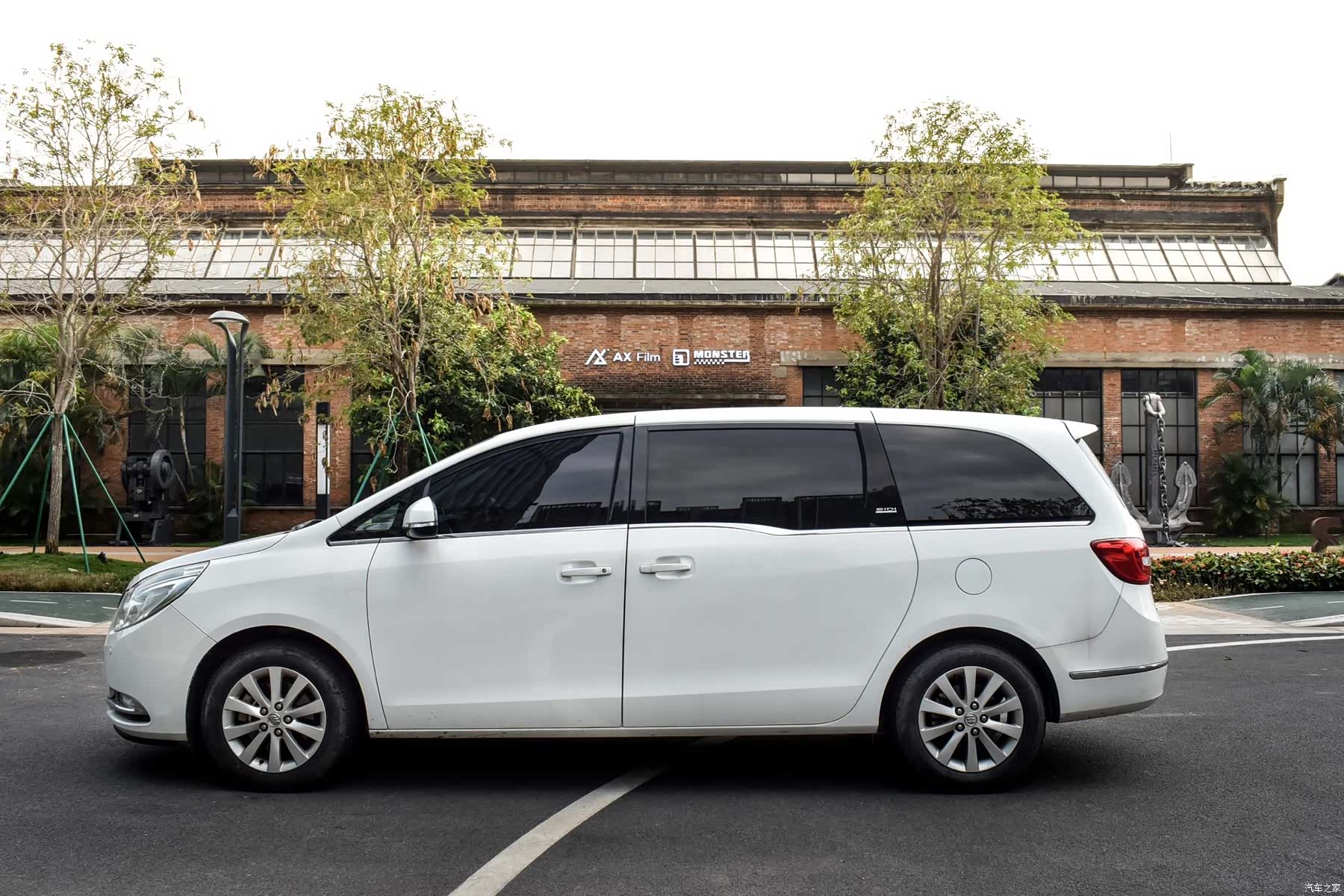 Buick GL8, 2016 3